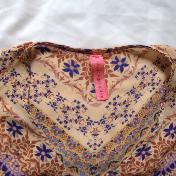 Eight Sixty | Printed Flowy V-neck Tank-top - Picture 4 of 6